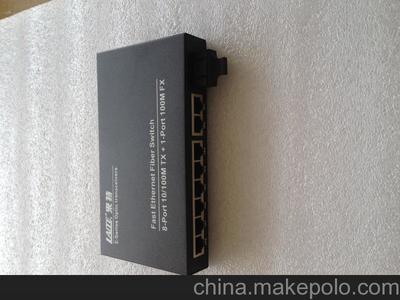 双纤一光八电集交换机 企业级网络接入的智能枢纽